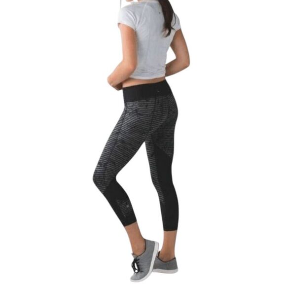 LULULEMON ATHLETICA Pace Rival Crop 'Full-On Luxtreme 22' Size 4 - Picture 1 of 8
